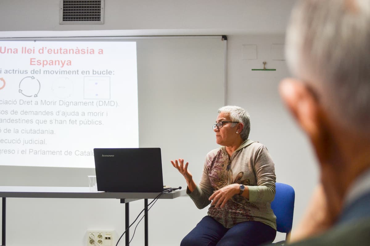 Isabel Alonso luennoi eutanasiasta Barcelonan kupeessa sijaitsevassa Hospitaletissa.