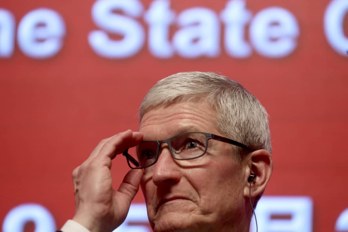 Applen toimitusjohtaja Tim Cook talouskokouksessa Kiinassa maaliskuussa. Cook on sanonut, ettei Apple halua ihmisten käyttävän kaikkea aikaansa puhelimien parissa.