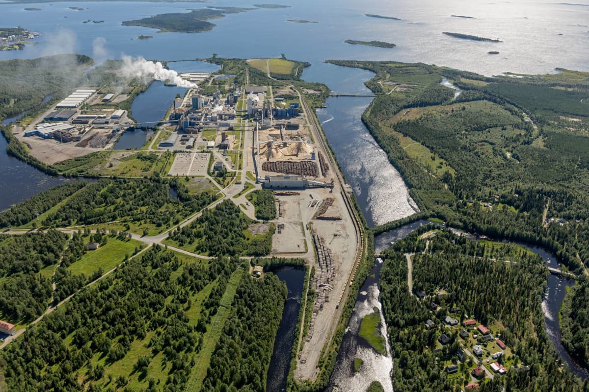 Metsä Groupin tehdasalue Kemissä.