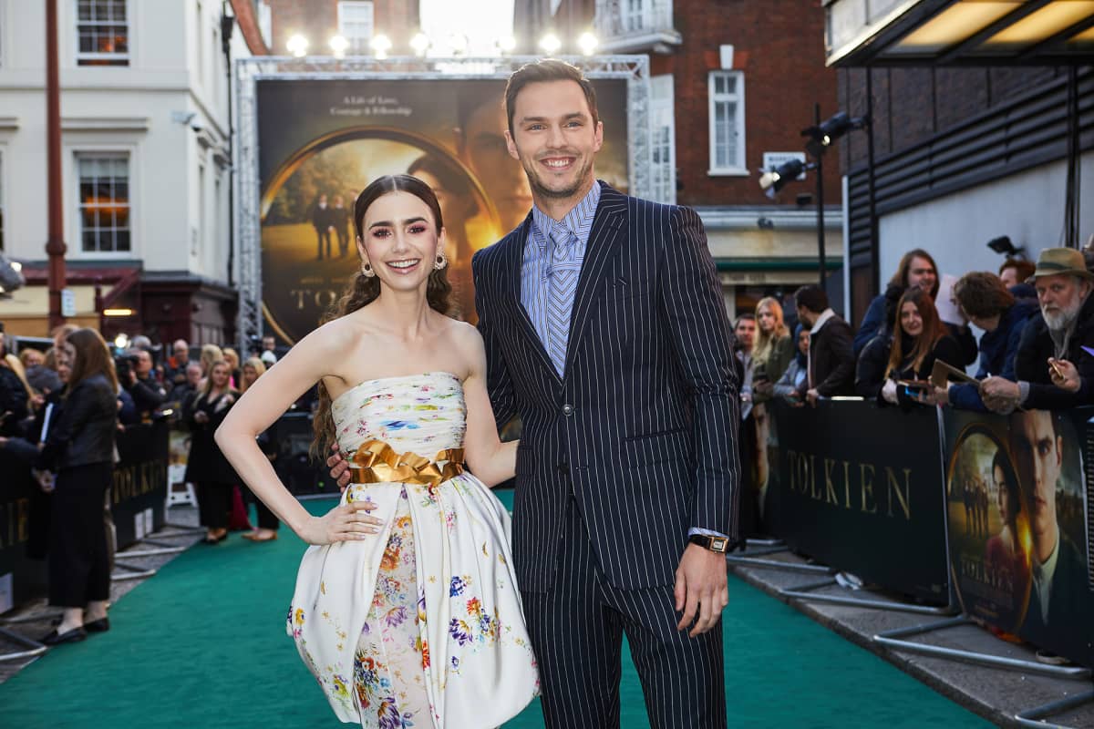 Lily Collins ja Nicholas Hoult