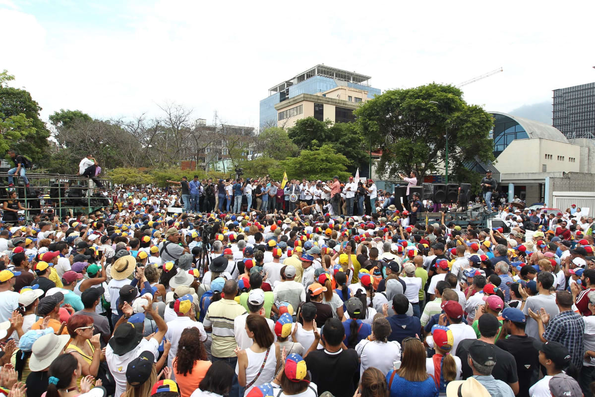 Mielenilmaus Alfredo Sadel -aukiolla Caracasissa Venezuelassa.