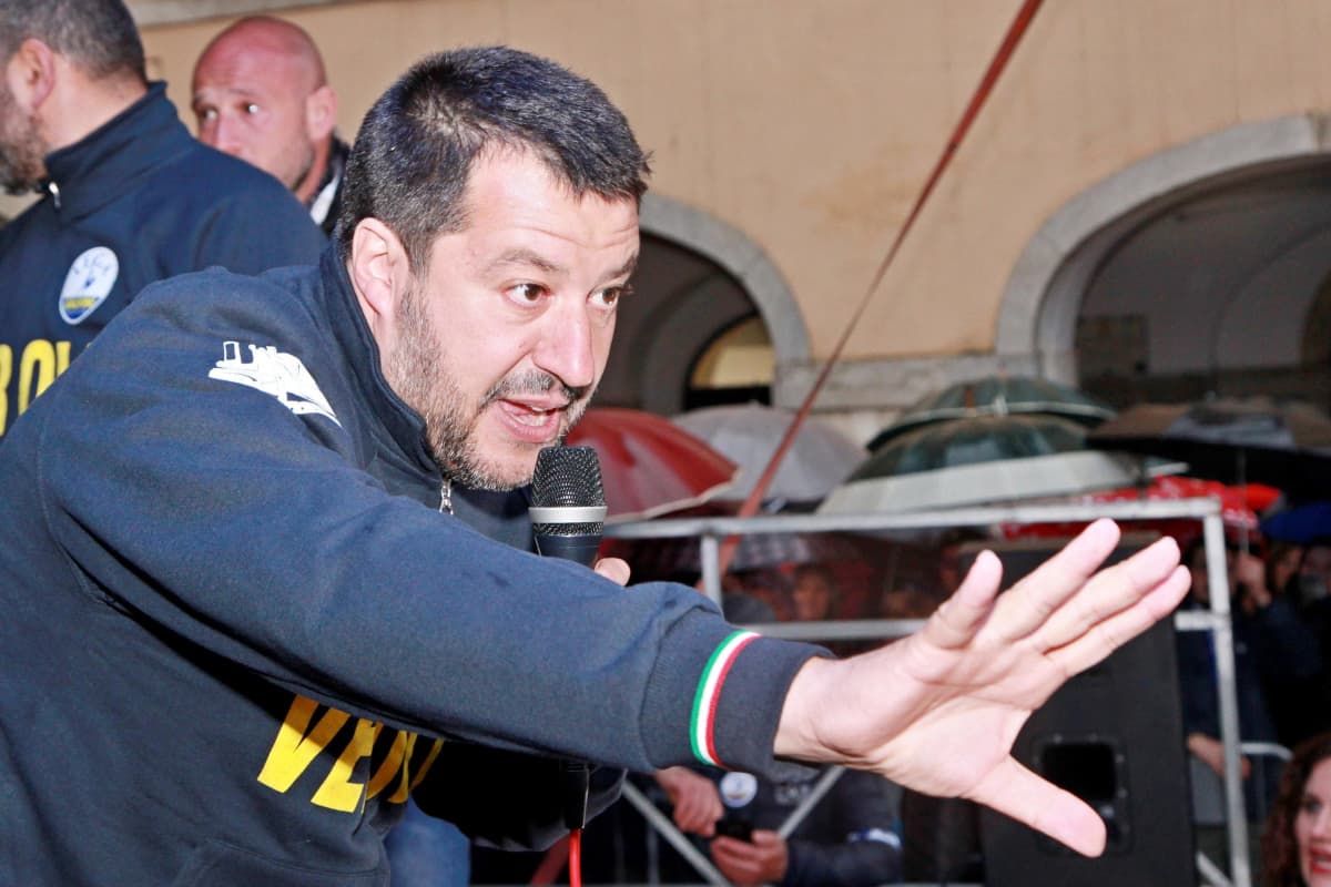 Italian sisäministeri, Lega-puolueen johtaja Matteo Salvini kampanjoi Verolin kaupungissa keskiviikkona.