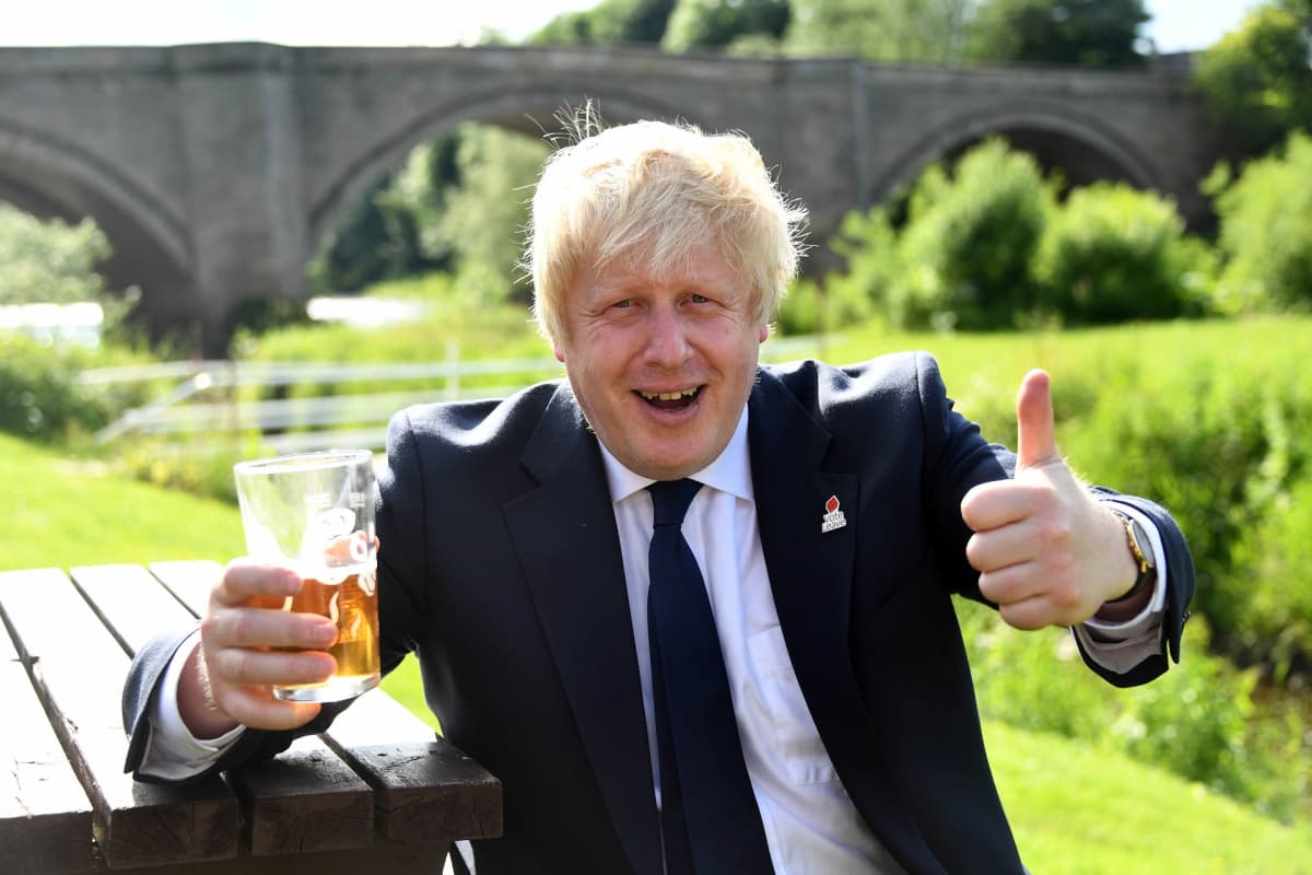 Johnson kampanjoimassa Darlingtonissa kesäkuussa 2016, päivää ennen brexit-äänestystä.