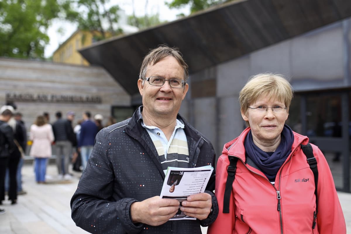 Anne ja Matti Mäki Kaarinasta ottivat tuntumaa rinnehissiin.