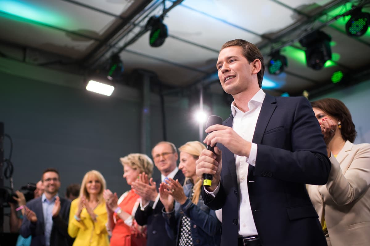 Liittokanleri Sebastian Kurz puhui sunnuntai-iltana kannattajilleen vaalivalvojaisissa Wienissä.