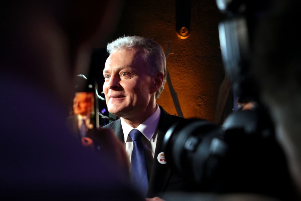 Gitanas Nauseda julistautui Liettuan presidentinvaalien voittajaksi jo laskennan varhaisessa vaiheessa.