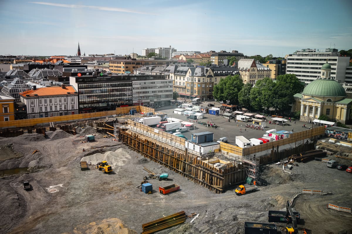 Turun kauppatorin remontti kuvattuna ylhäältä.