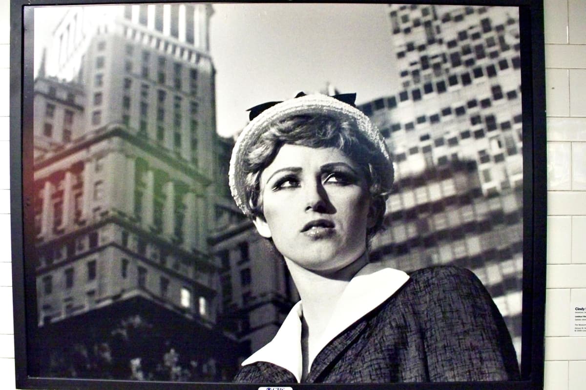 Cindy Sherman valokuvateos.