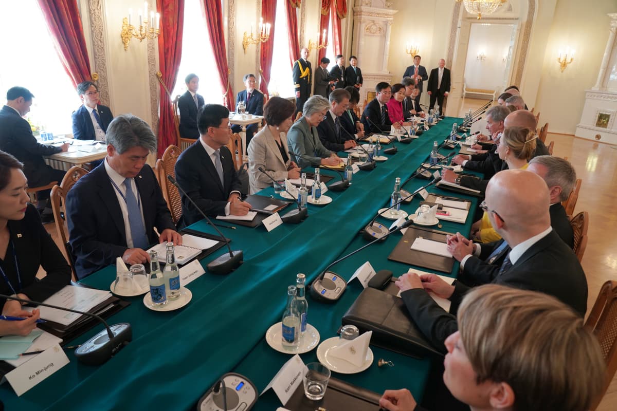 Etelä-Korean Korean delegaatio Presidentinlinnassa.