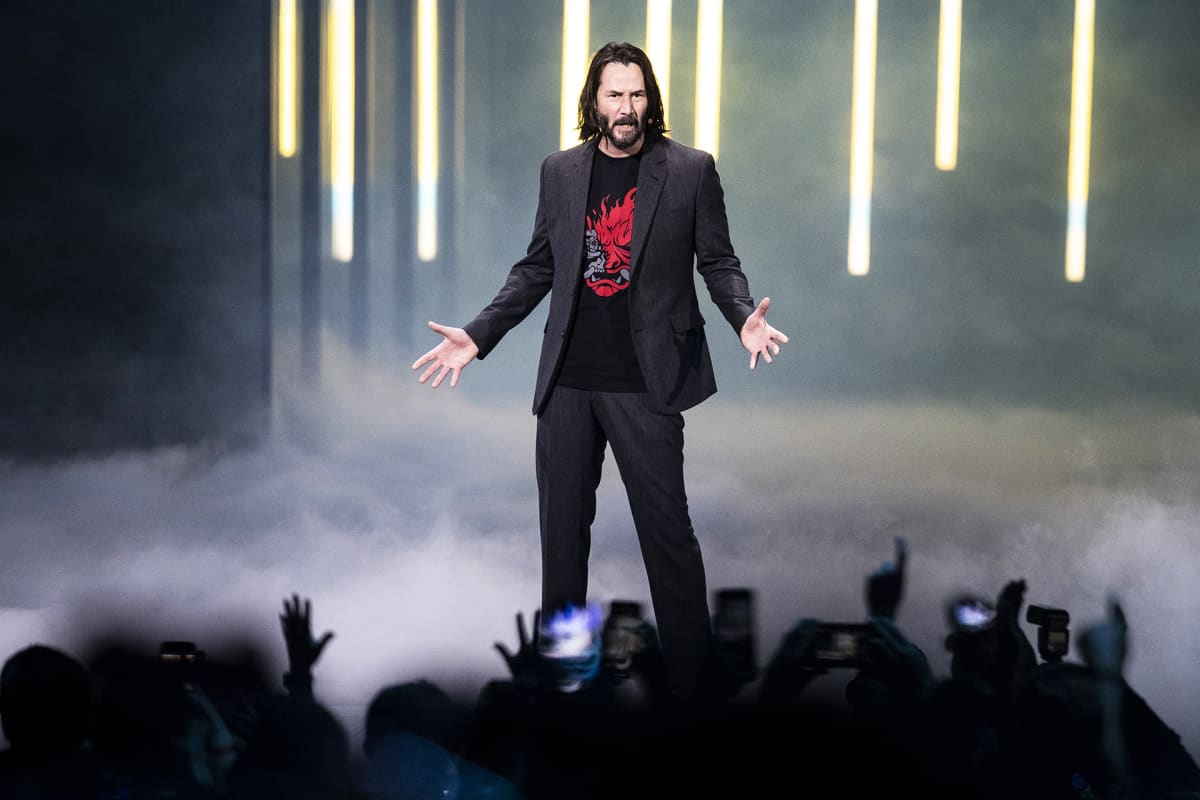 Keanu Reeves esiintymässä E3-messuilla