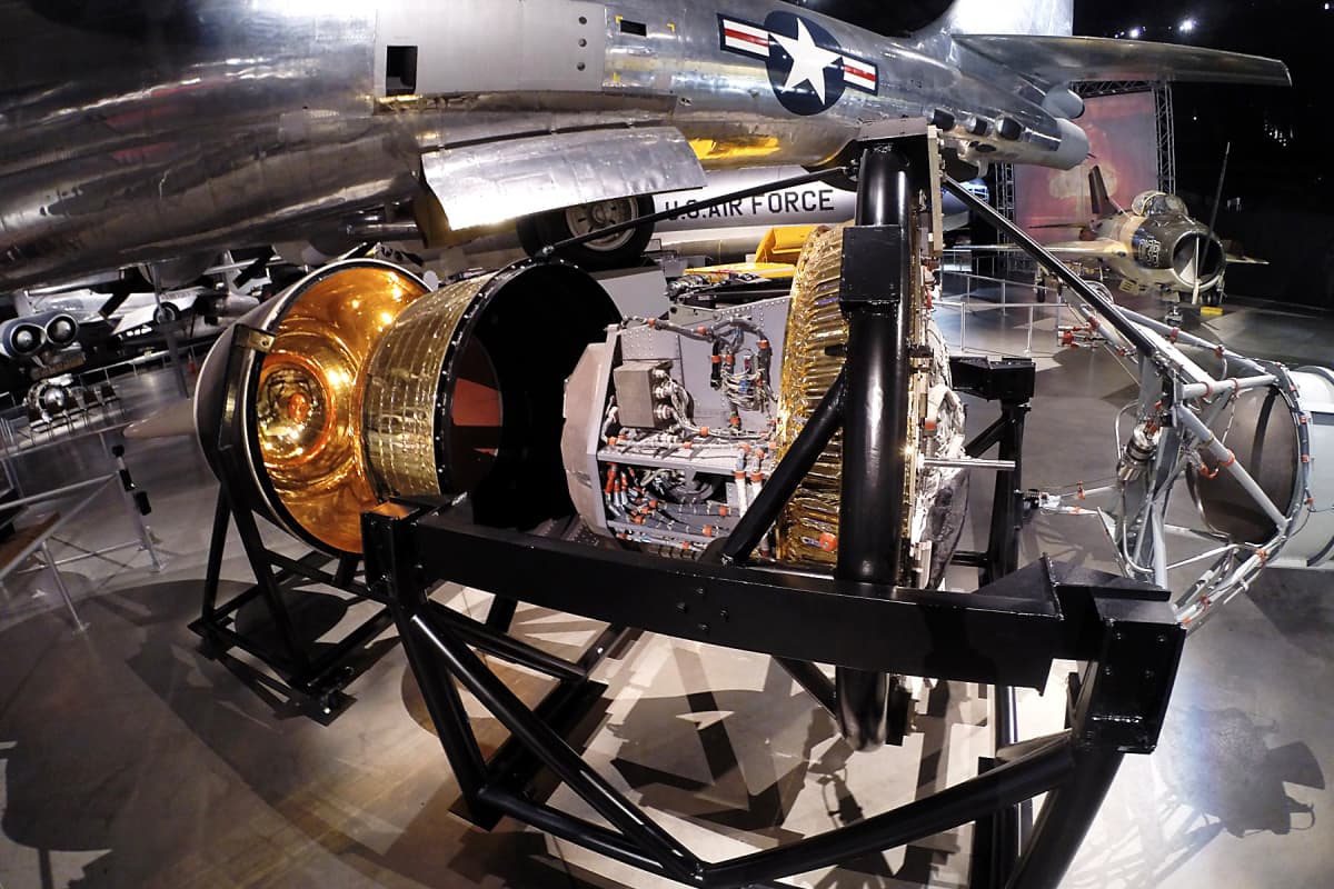 KH-9 Hexagon -satelliitin osa esillä Yhdysvaltain ilmavoimien museossa Wright-Pattersonin lentotukikohdassa Ohiossa.