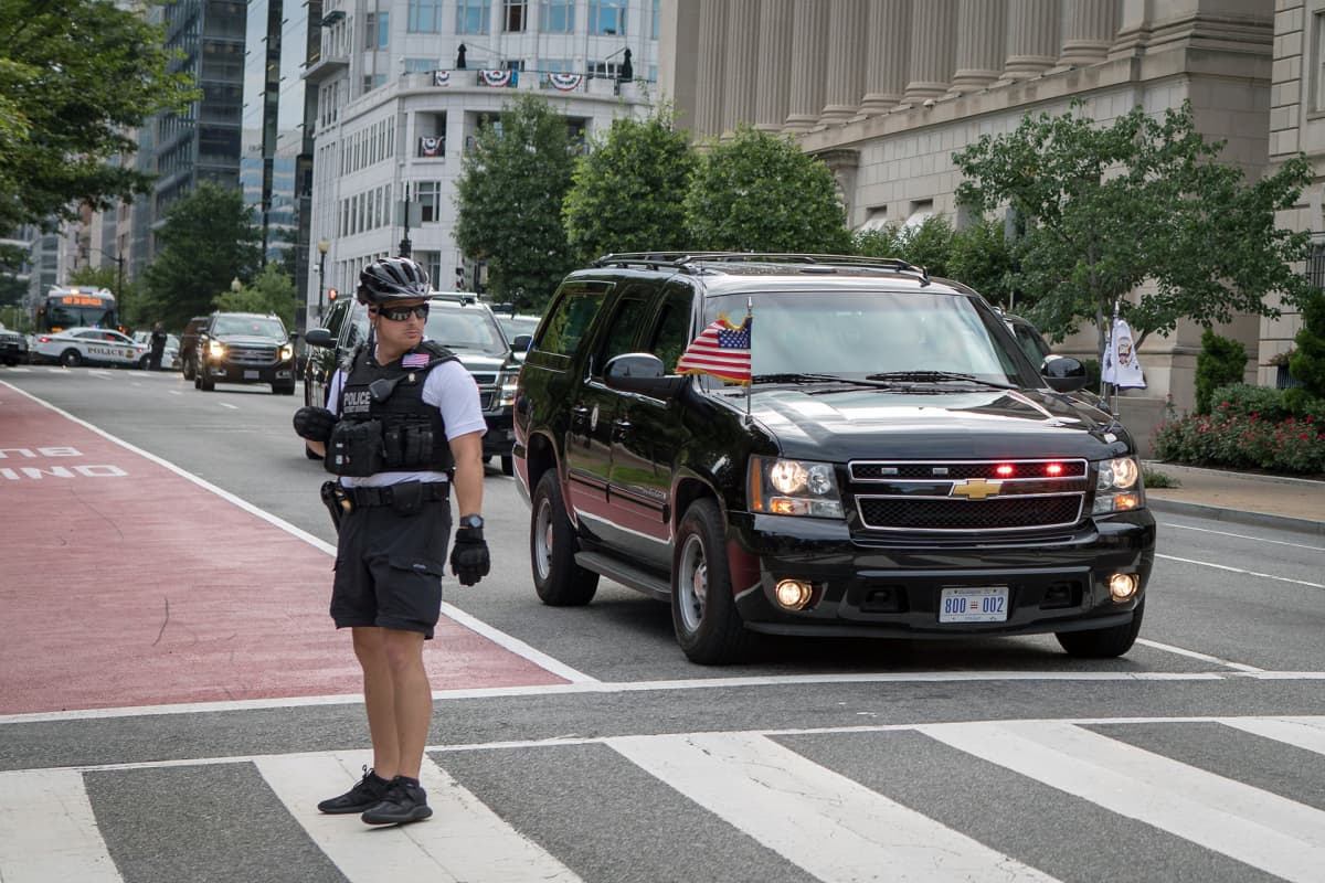 Poliisi partioi Washingtonissa.