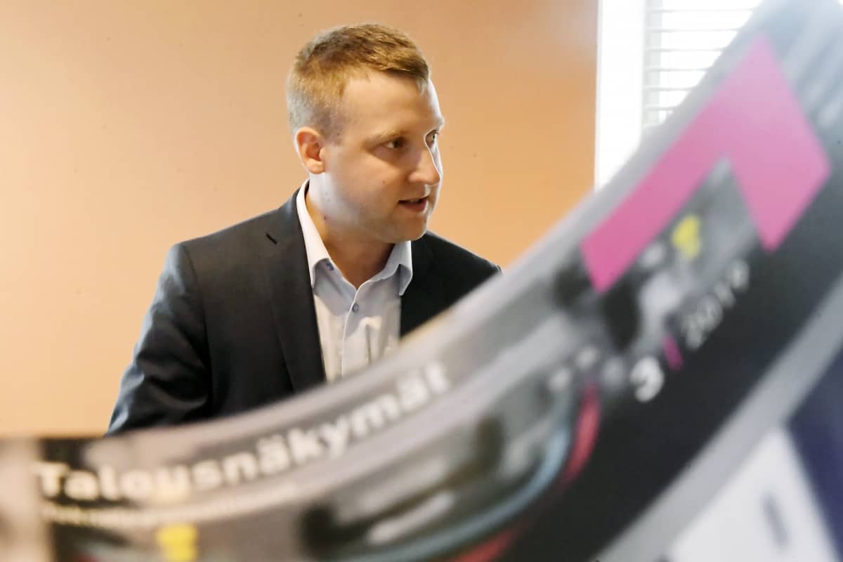 Petteri Rautaporras Teknologiateollisuuden tiedotustilaisuudessa Helsingissä.