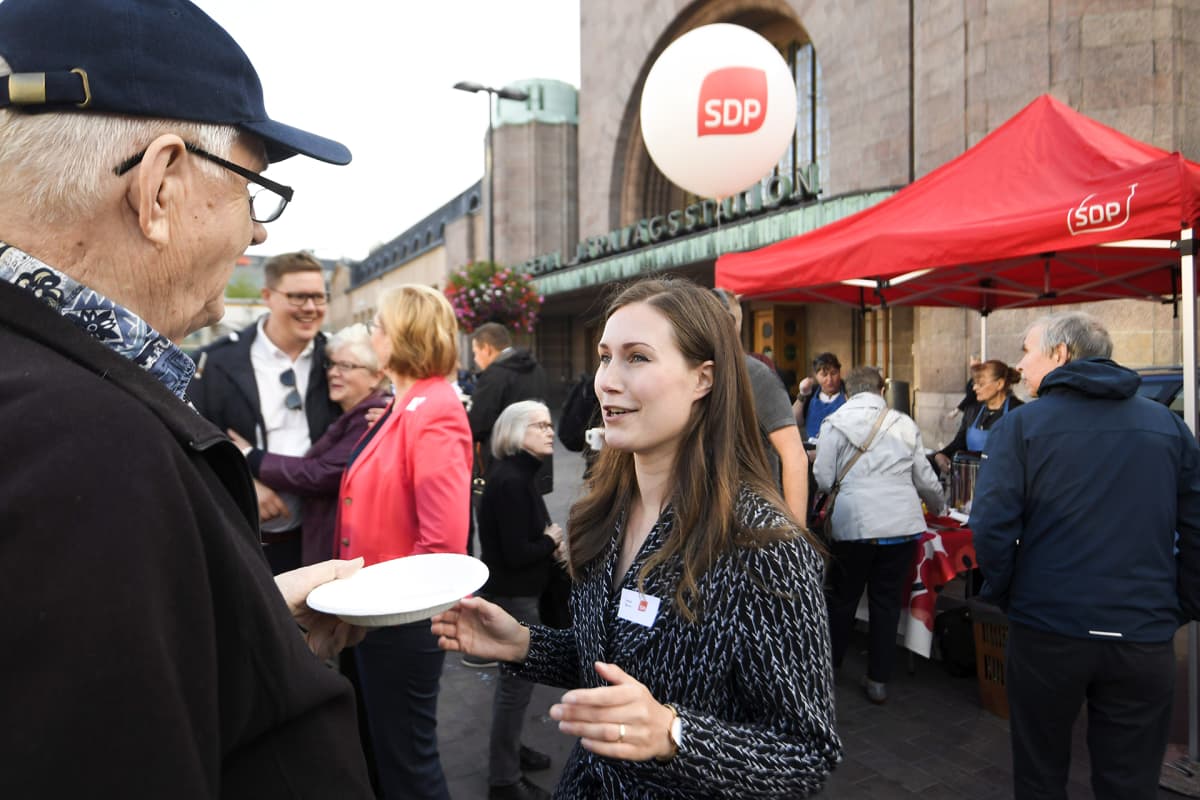 Liikenne- ja viestintäministeri Sanna Marin SDP:n eduskuntaryhmän kansalaistapaamisessa Helsingissä varhain aamulla