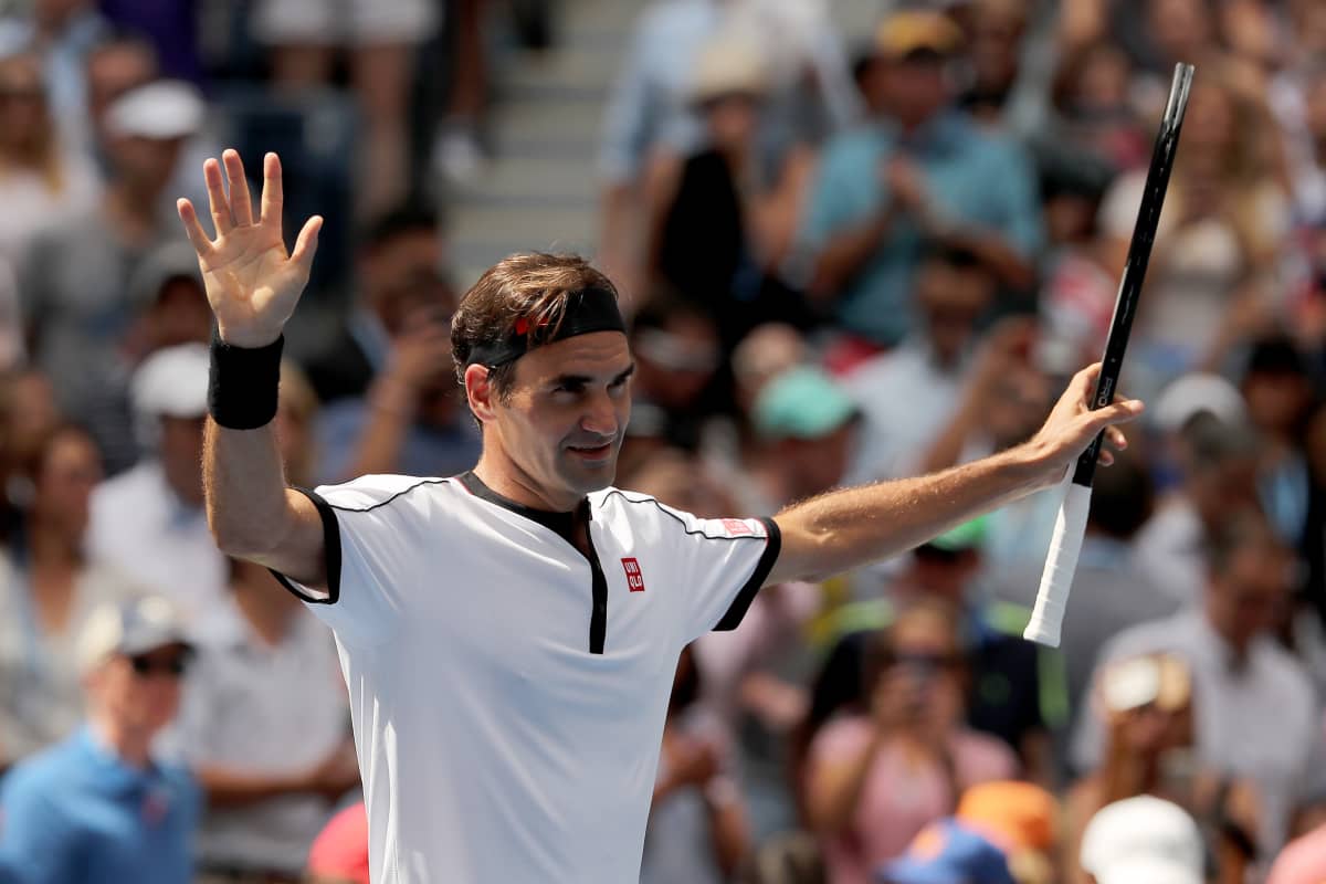 Roger Federer tuulettaa.