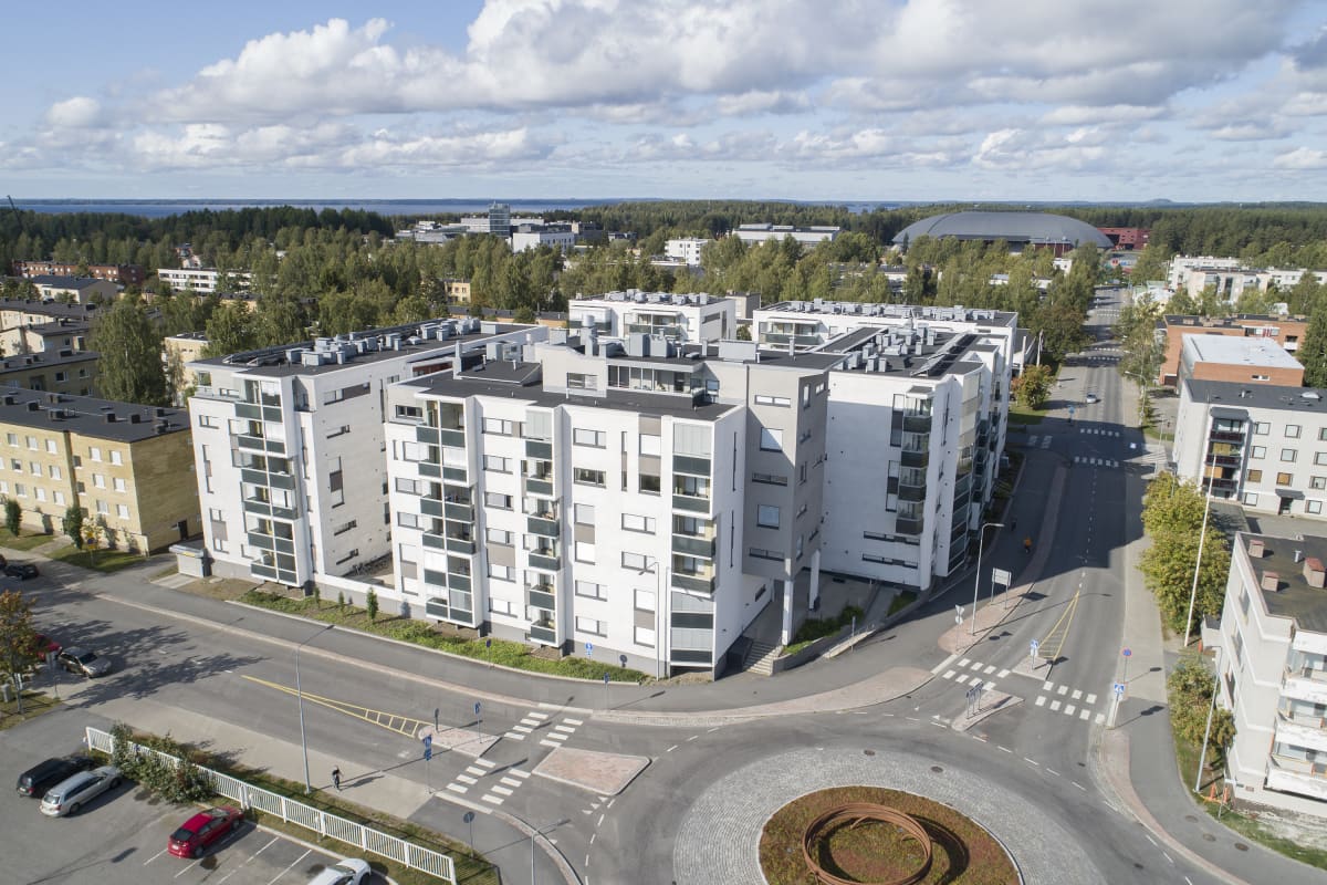 Uusia kerrostaloja Joensuussa Koulukadun varrella.