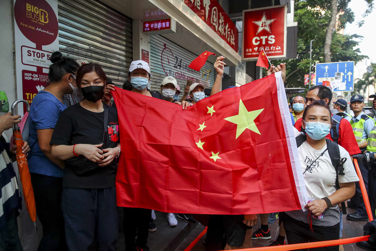 hallintoa tukevat mielenosoittajat hongkongissa