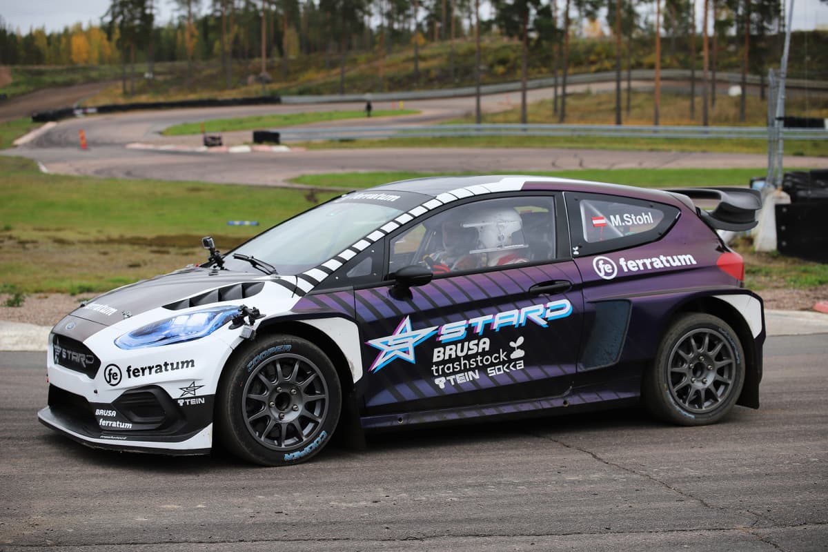 Sähköllä toimiva rallicross-auto radalla
