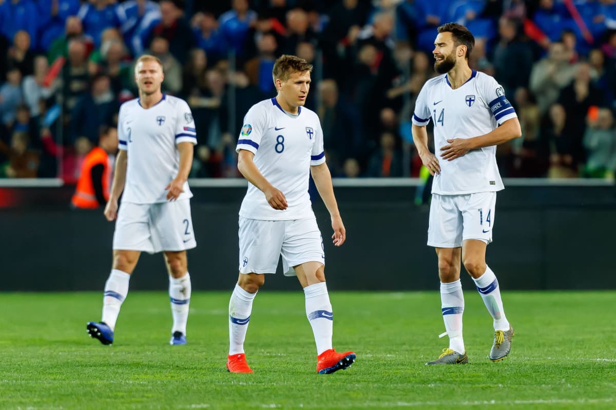 Paulus Arajuuri, Robin Lod ja Tim Sparv joutui pettymään Italiassa EM-karsintojen avauksessa.