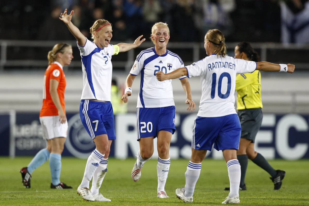 Anne Mäkinen, Annica Sjölund ja Anna-Kaisa Rantanen kuuluivat Helmareiden edellisen sukupolven huippupelaajiin.