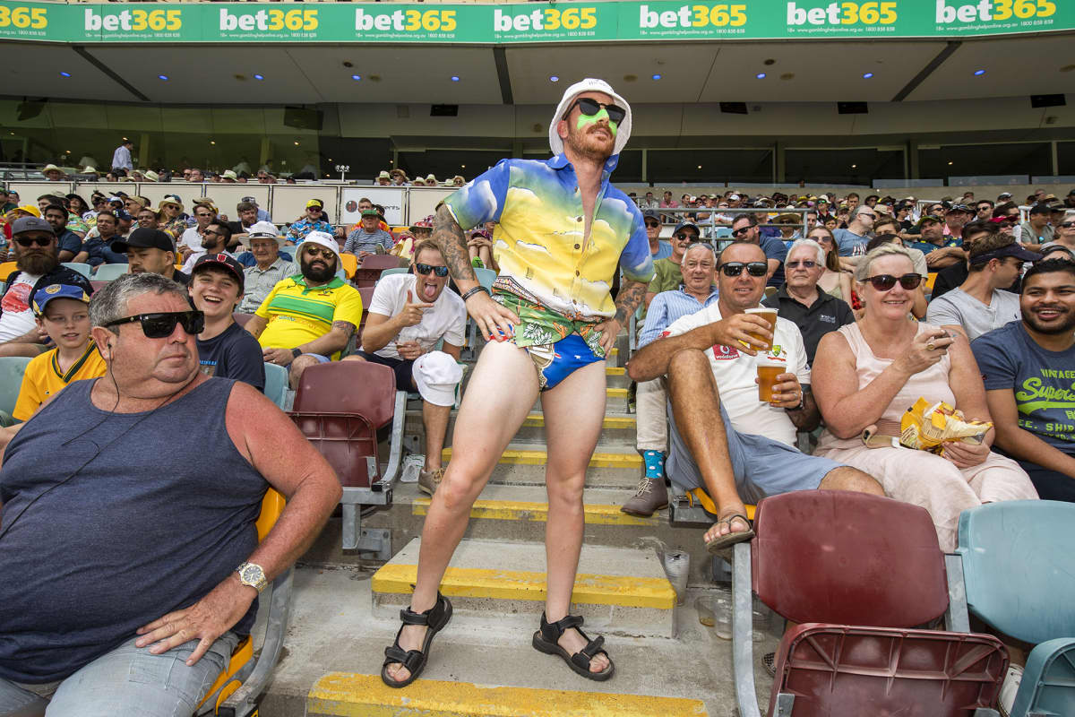Australialainen krikettifani poseeraan Australian ja Pakistanin välisessä koeottelussa 21. marraskuuta Brisbanessa.