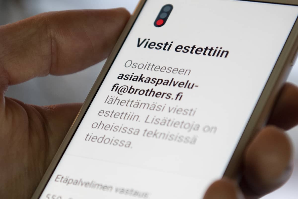 Viesti kännykän ruudulla.