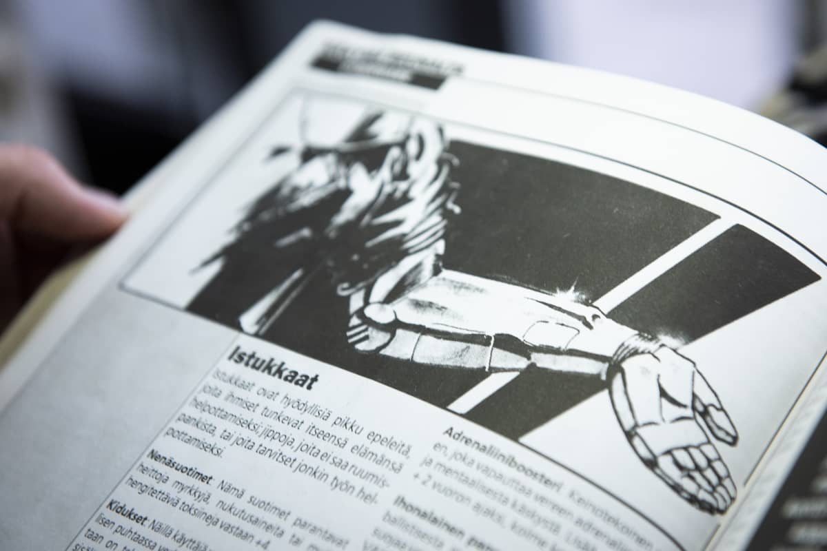 Kuva Cyberpunk 2020 -pelin sääntökirjasta.
