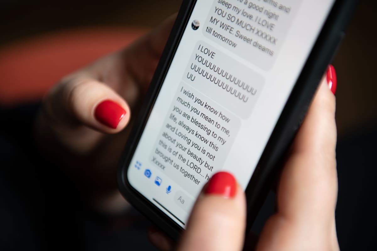 Rakkausviestejä Facebook-messenger keskustelussa.
