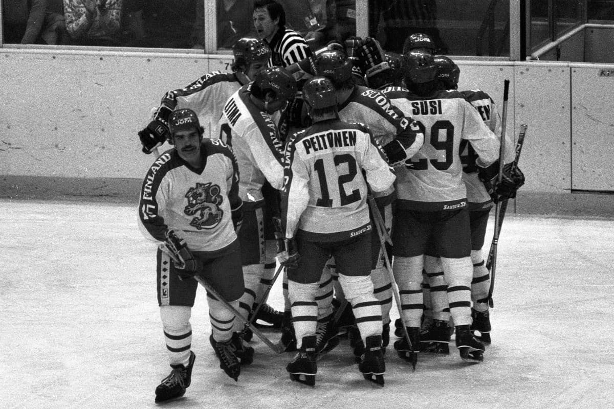 Torjubel Finnland Mikko Leinonen, Markku Kiimalainen, Lasse Litmä, Esa Peltonen ja Timo Susi