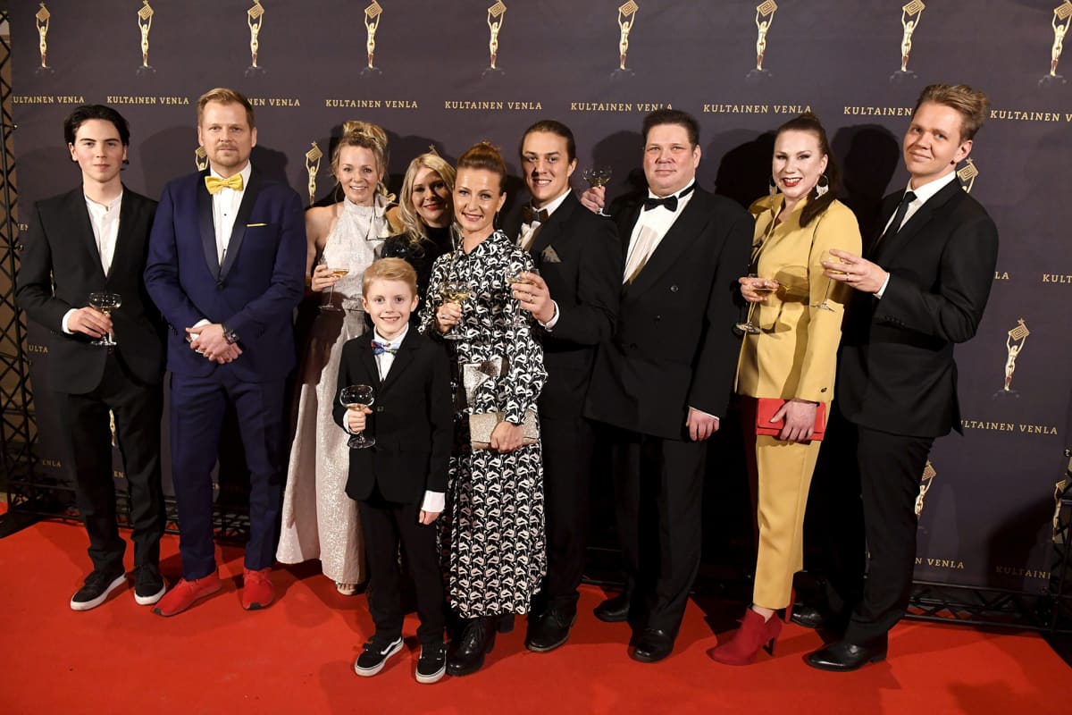 Ms Romantic ohjelman näyttelijäjoukko Venla -gaalassa