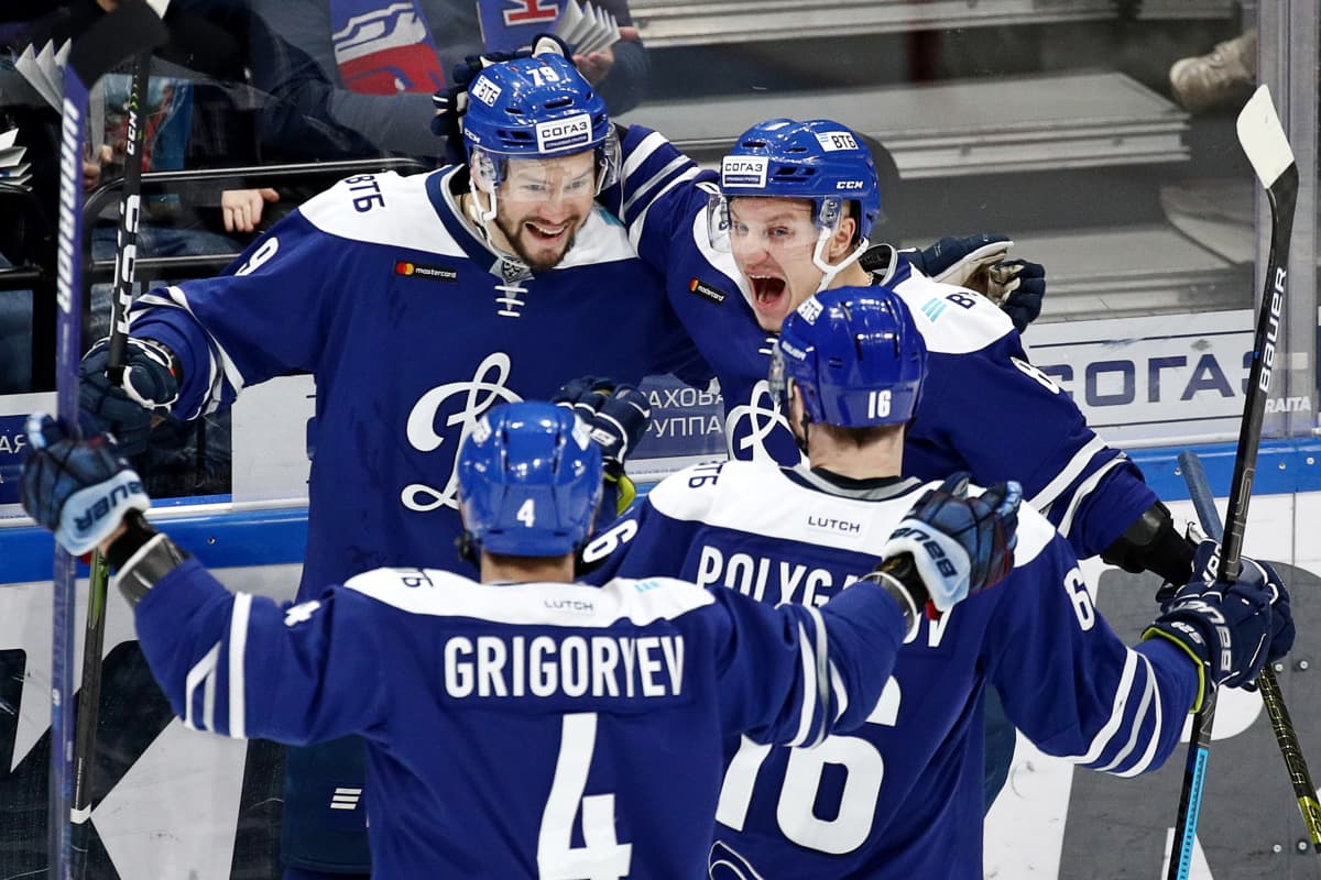 Teemu Pulkkinen ja Dinamo Moskova juhlii