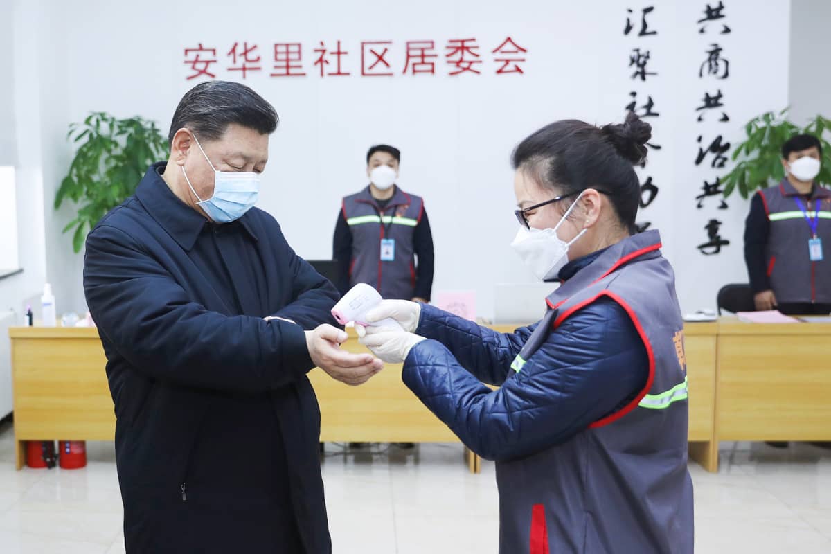 Kiinan presidentti Xi Jinpingin lämpötila mitataan.