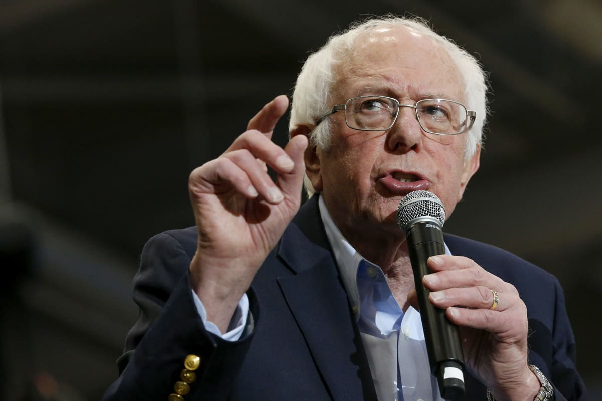 Bernie Sanders puhuu kannattajilleen Durhamissa.