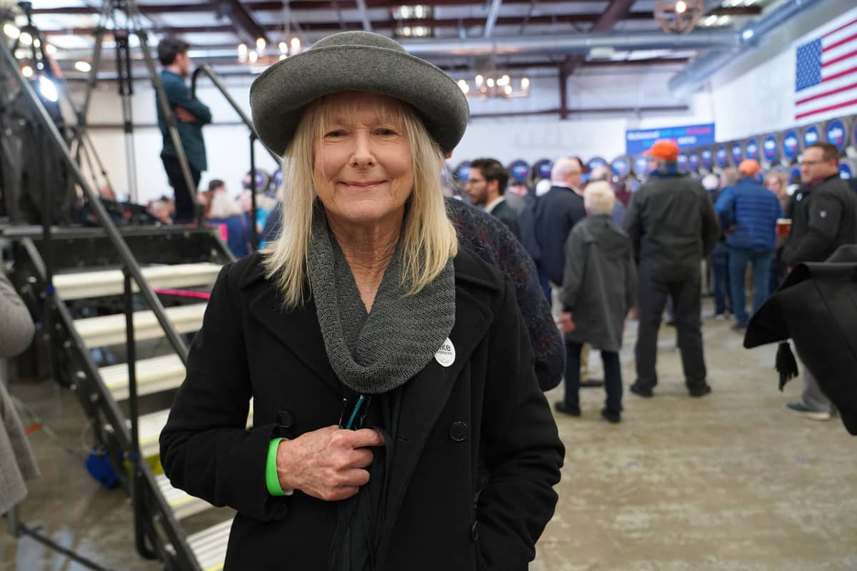 Penny Patton tuli panimoravintolaan kuullakseen Bloombergia ensimmäistä kertaa lavalla.
