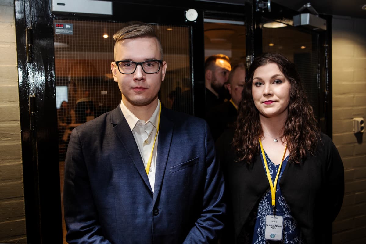 PS-nuorten puheenjohtaja Asseri Kinnunen ja varapuheenjohtaja Auri Saarelainen.