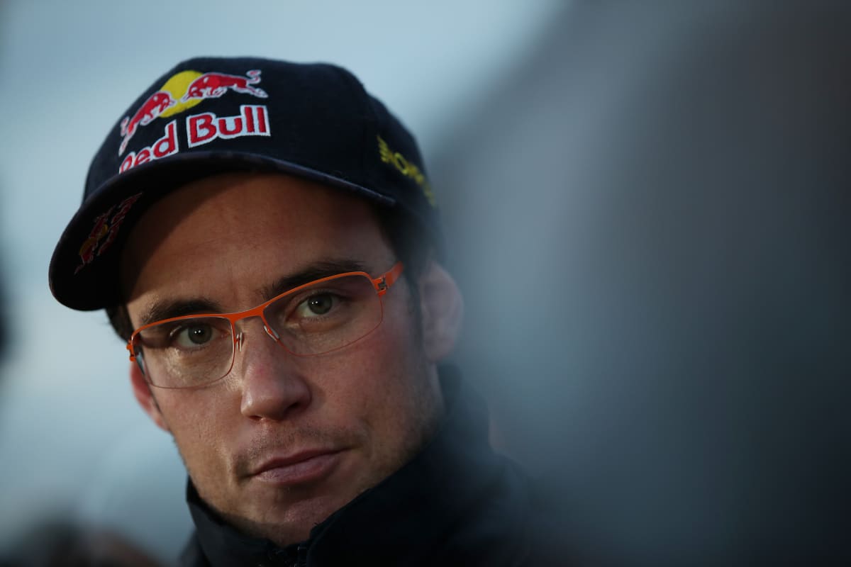 Thierry Neuville lähikuvassa.