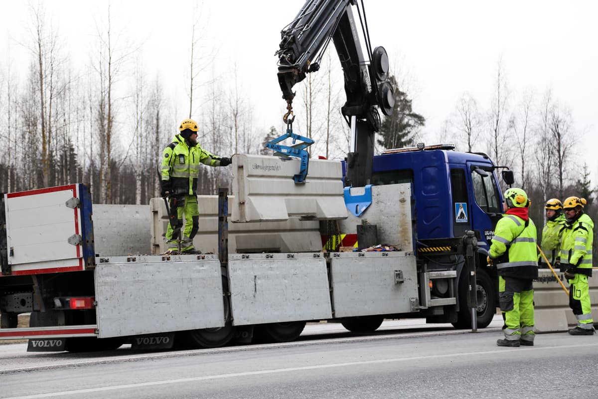 Valtatie 3:lla Hyvinkään ja Riihimäen rajalla.