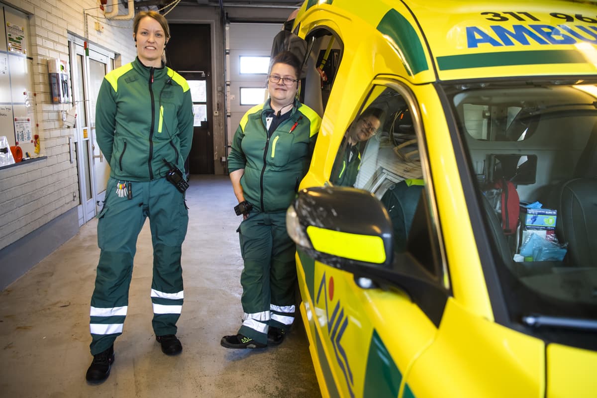 ensihoitajat poseeraavat