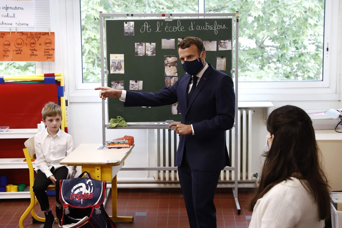 Ranskan presidentti vieraili koulussa Poissyssa, Pariisissa 5. toukokuuta.