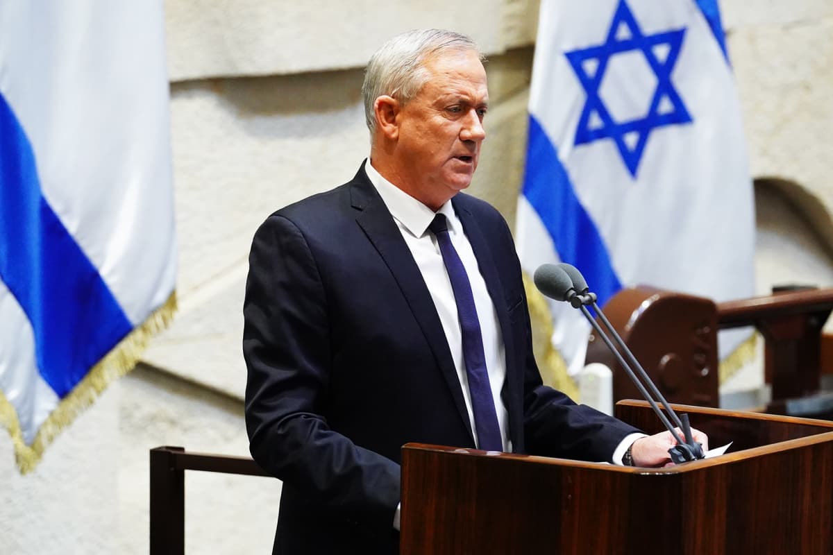 Benny Gantz Knessetin istunnossa.