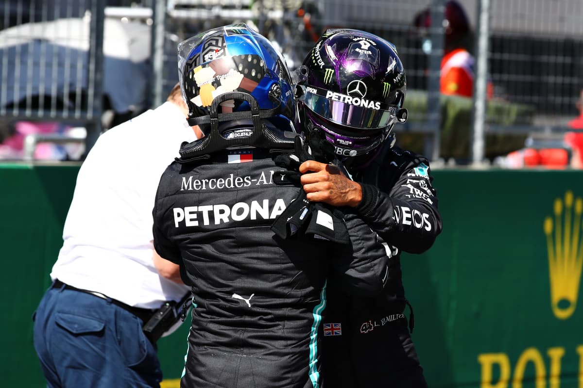 Valtteri Bottas ja Lewis Hamilton juhlivat Mercedeksen eturiviä sunnuntain kisaan.