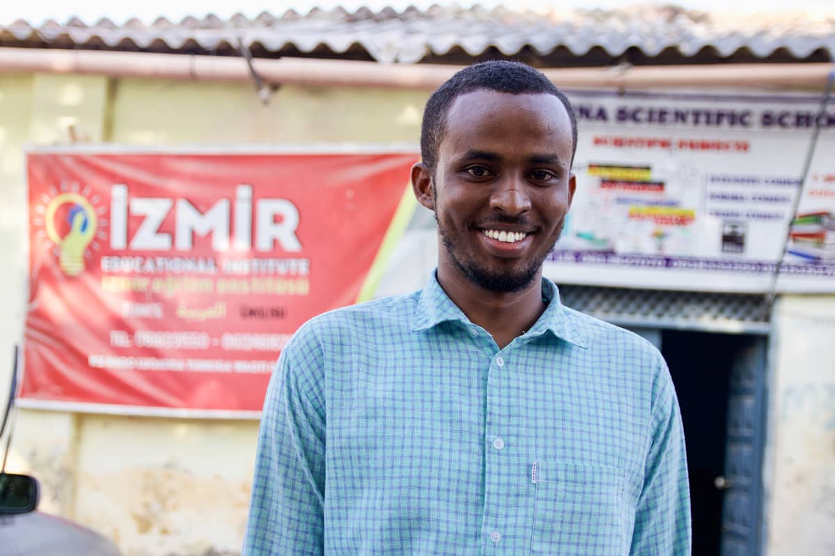 Abdirahman Atim ei ole käynyt Turkissa, mutta opettaa kieltä noin 300 oppilaalle Mogadishussa. Turkin kieltä haluaa opiskella yhä useampi.