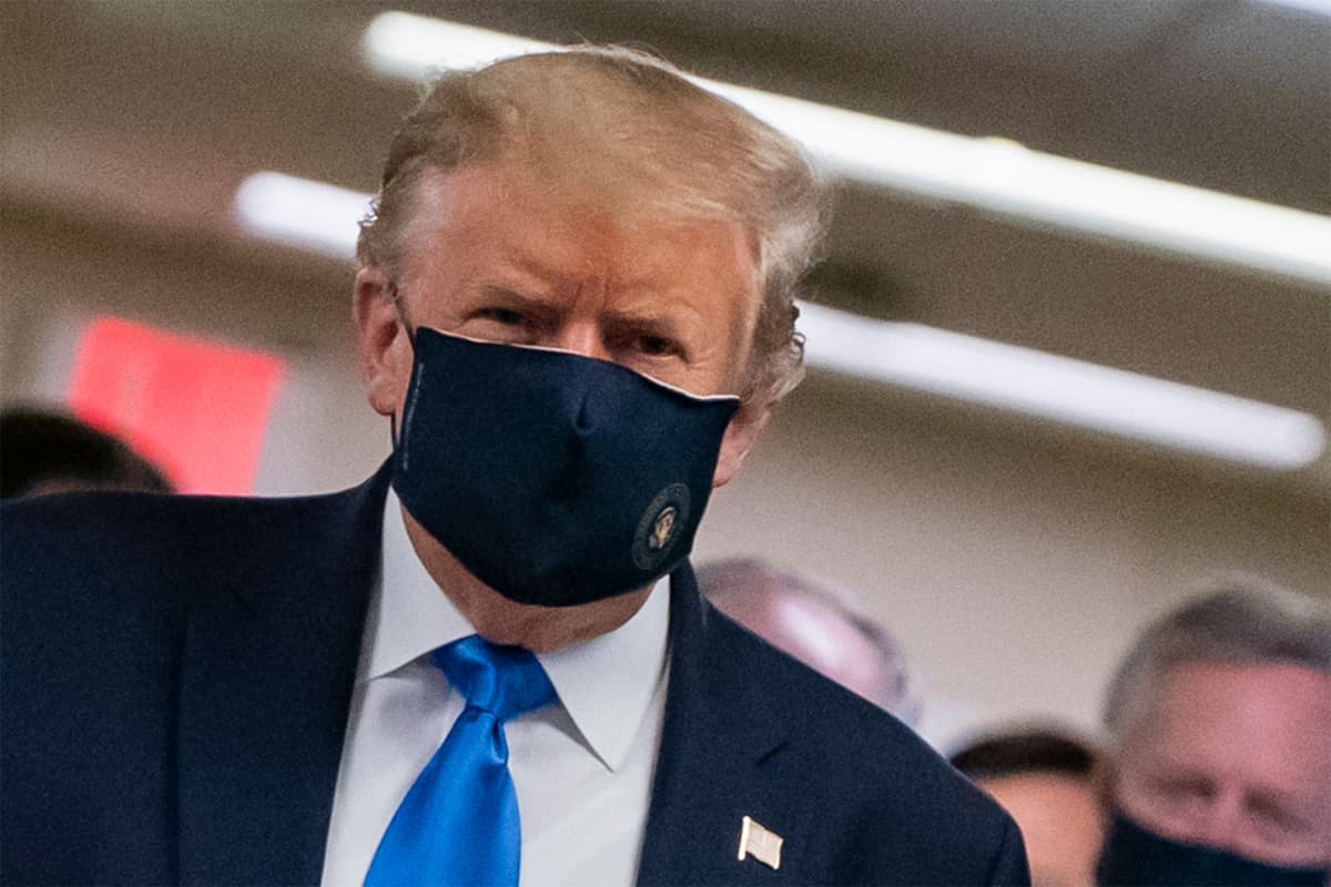 Yhdysvaltain presidentti Donald Trump käytti ensimmäistä kertaa julkisesti kasvomaskia.