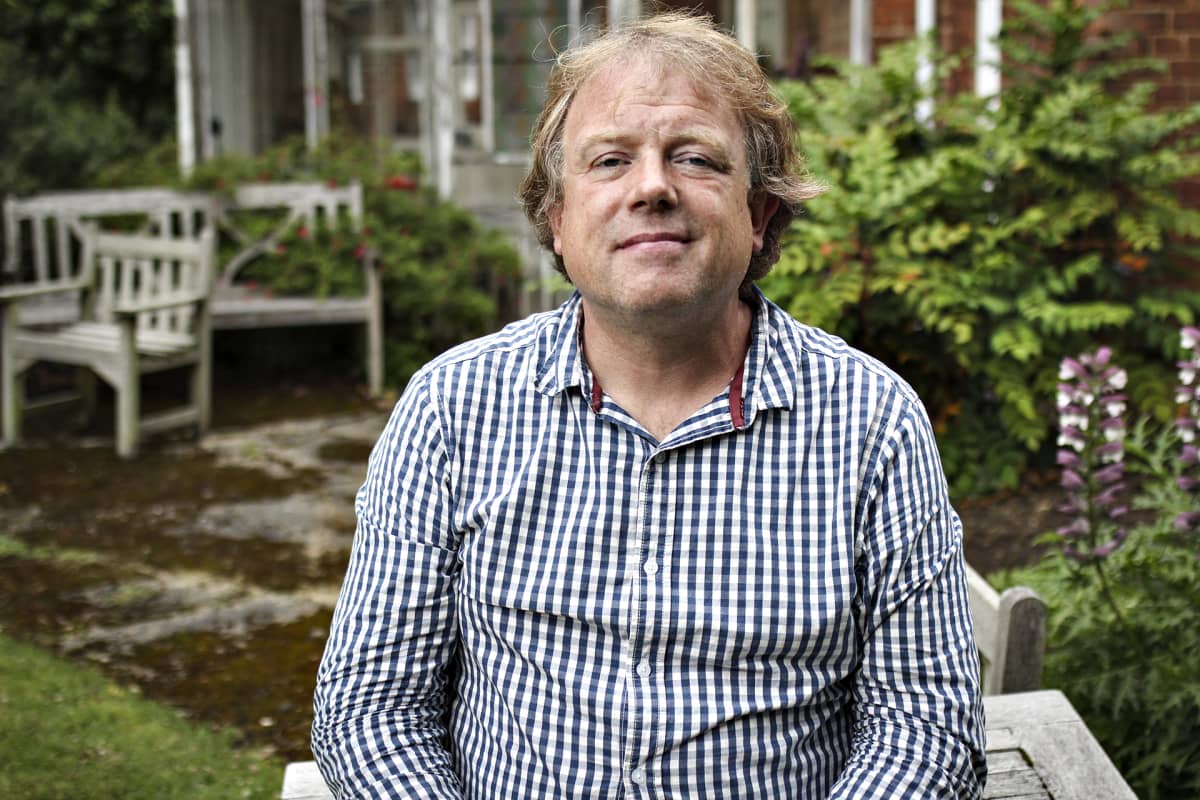 Nick Hillman puutarhassa.