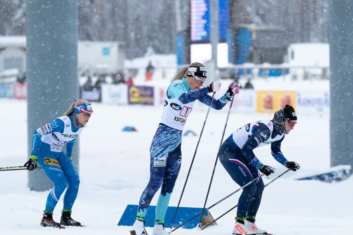Maastohiihdon SM-kisat Imatralla. Kuvassa Anni Kainulainen (vas.), Anne Kyllönen, Leena Nurmi