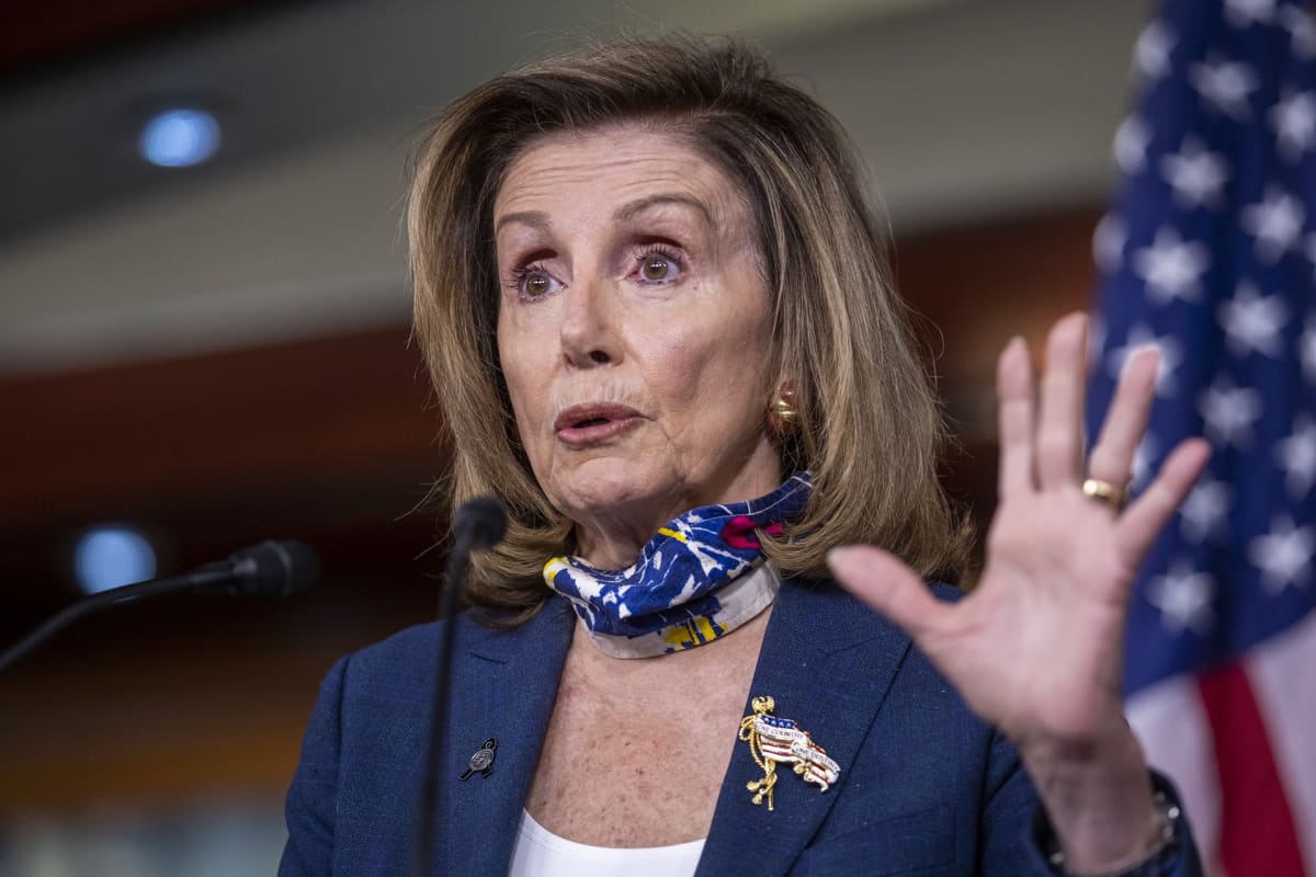 Kuvassa on Nancy Pelosi.