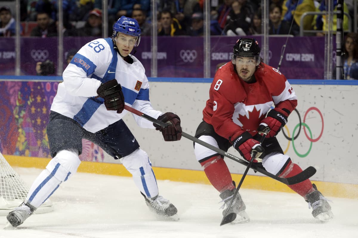 Lauri Korpikoski ja Drew Doughty.