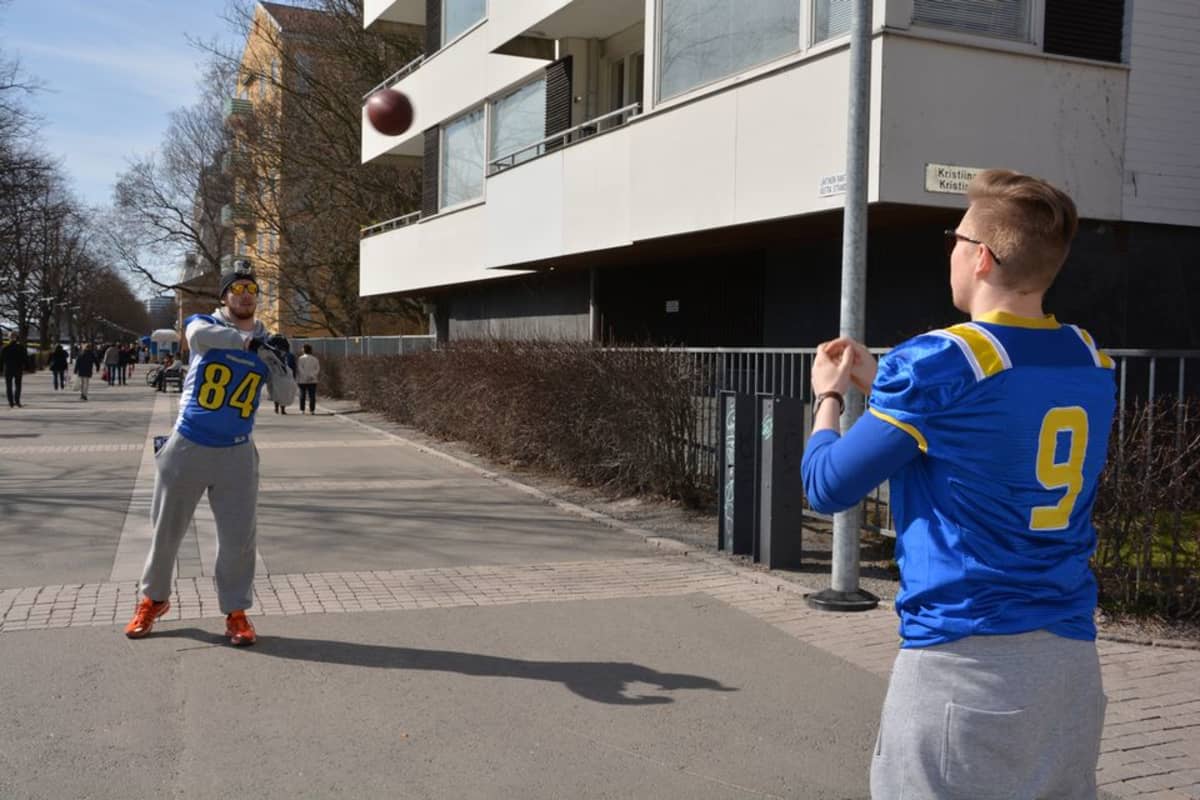 Läntisellä Rantakadulla valmistaudutaan ensi viikon opiskelijaturnaukseen.