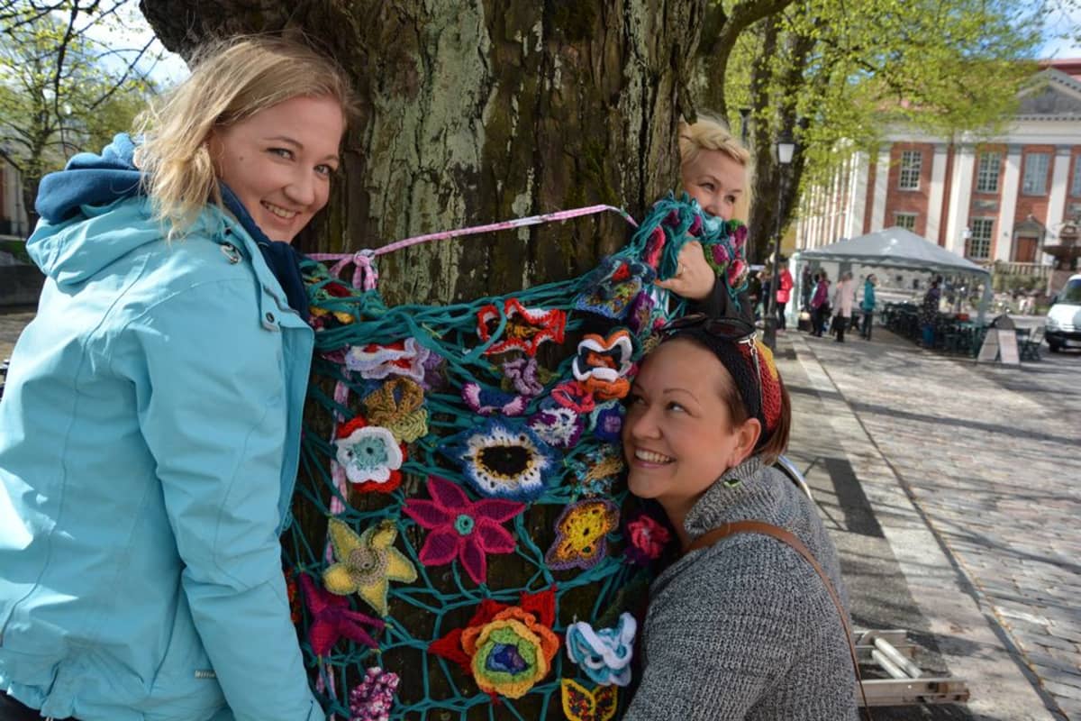 Neulegraffitia asentaessa saa myös halata puuta.