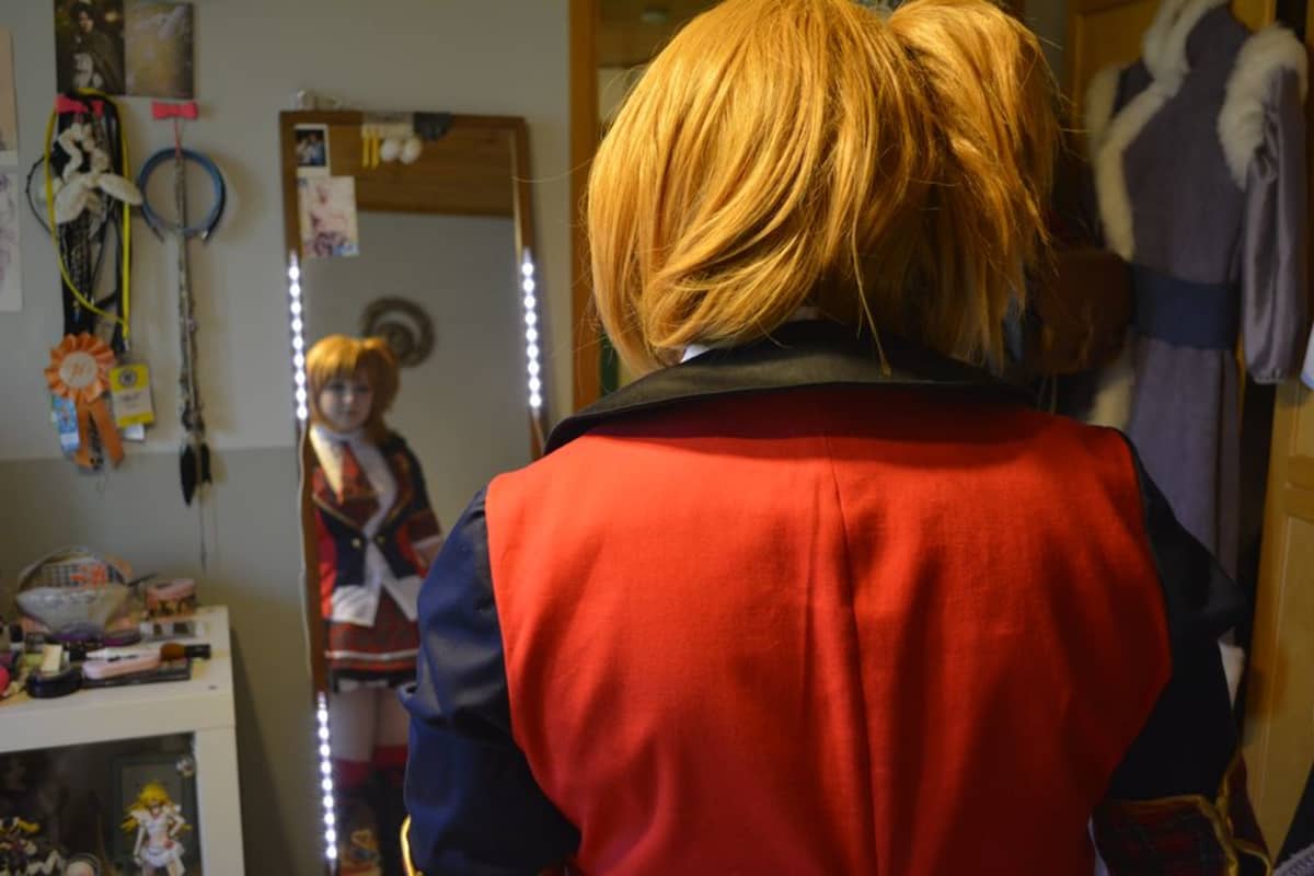 Anette Pitkänen takaa päin cosplay harrastaja